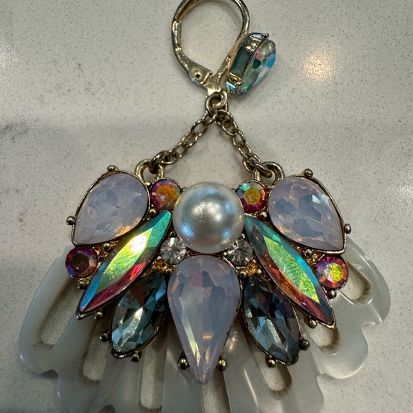 Betsey Johnson pearl bling earrings - Picture 3 of 4